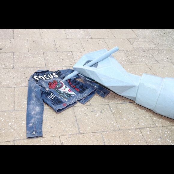 Focus on the good Jacket - Picture 1 of 6